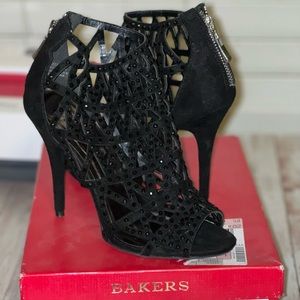Suede Bakers fancy pumps / heels